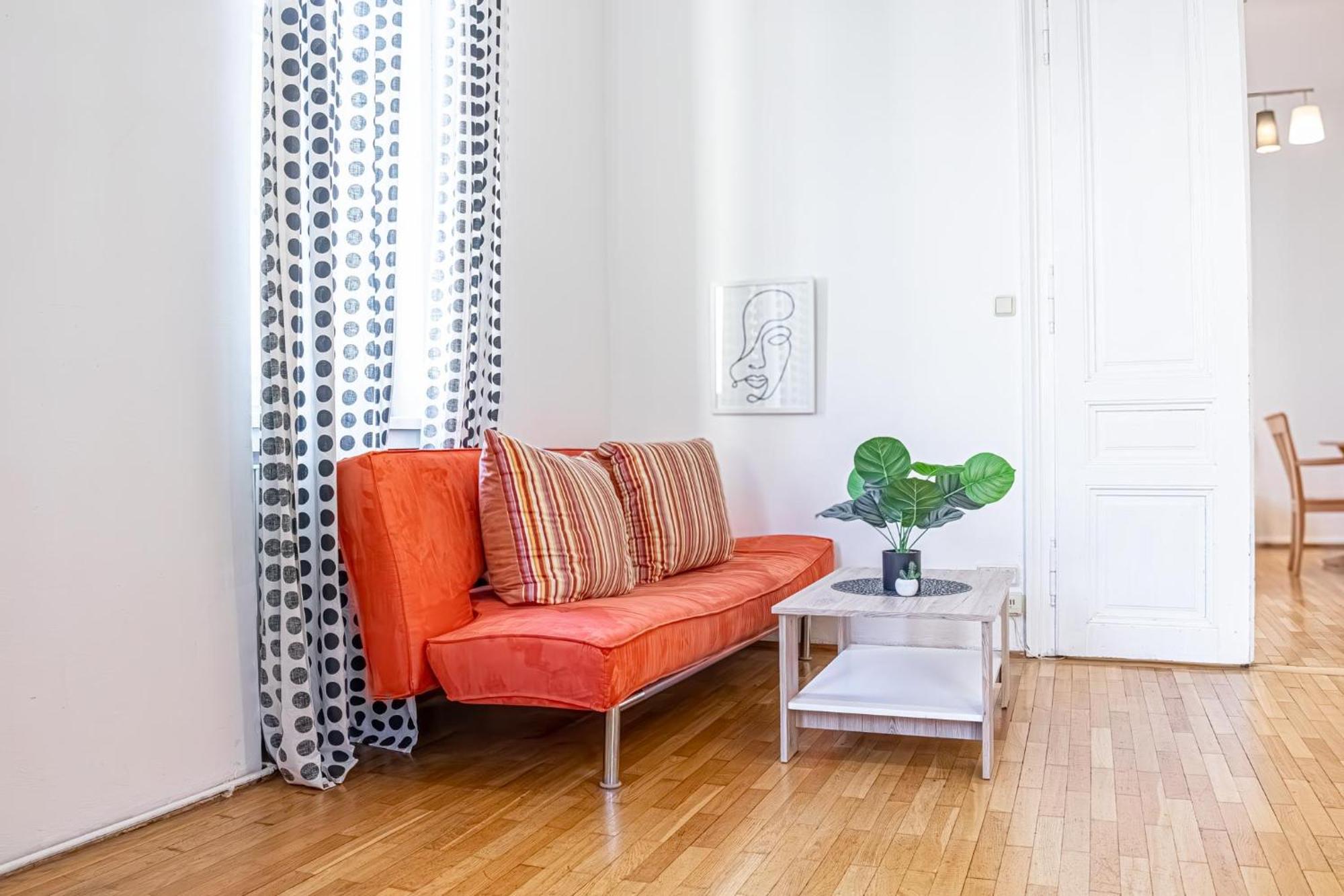 Simple Apartment Near Wiener Stadthalle Buitenkant foto