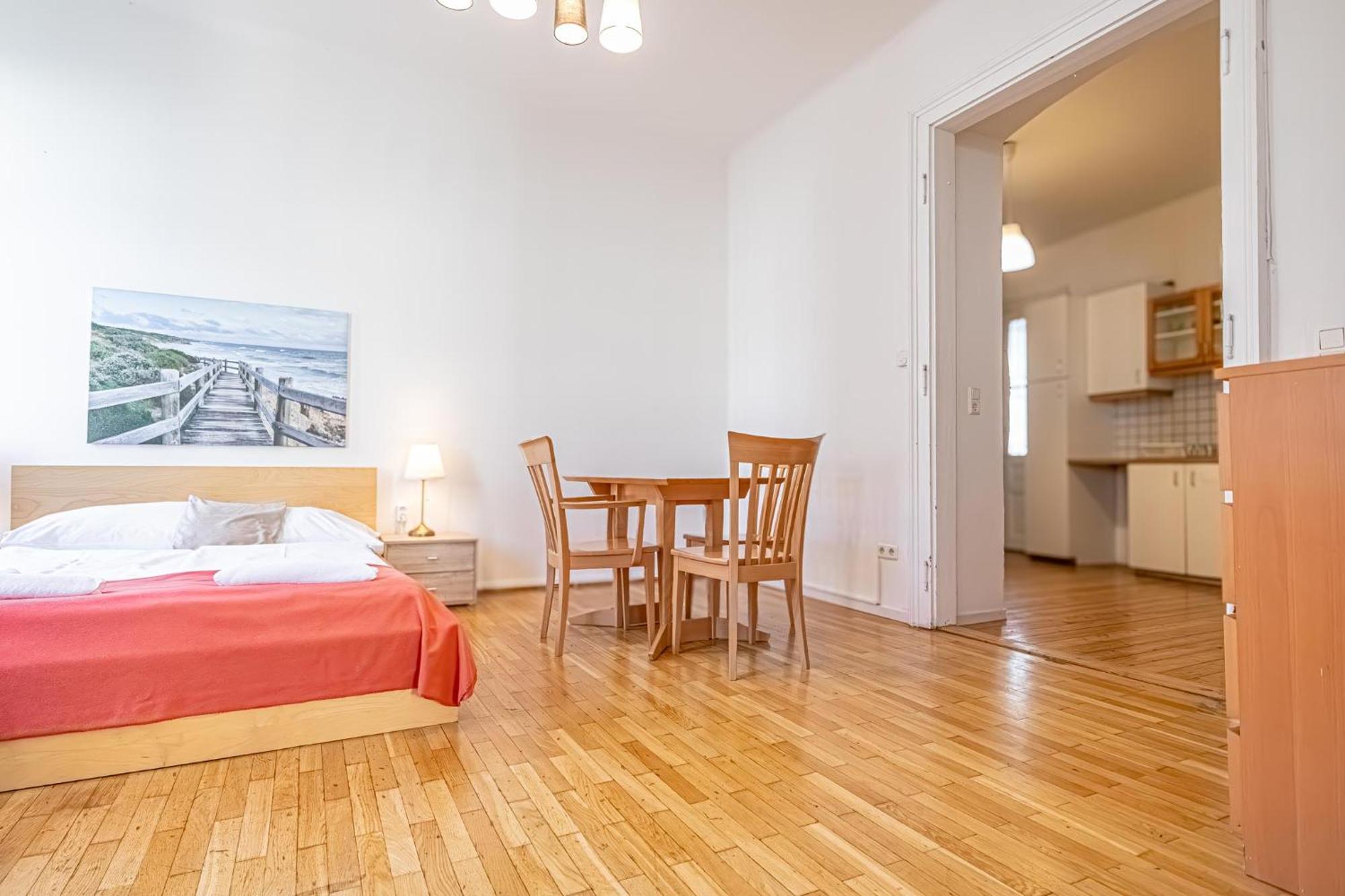 Simple Apartment Near Wiener Stadthalle Buitenkant foto