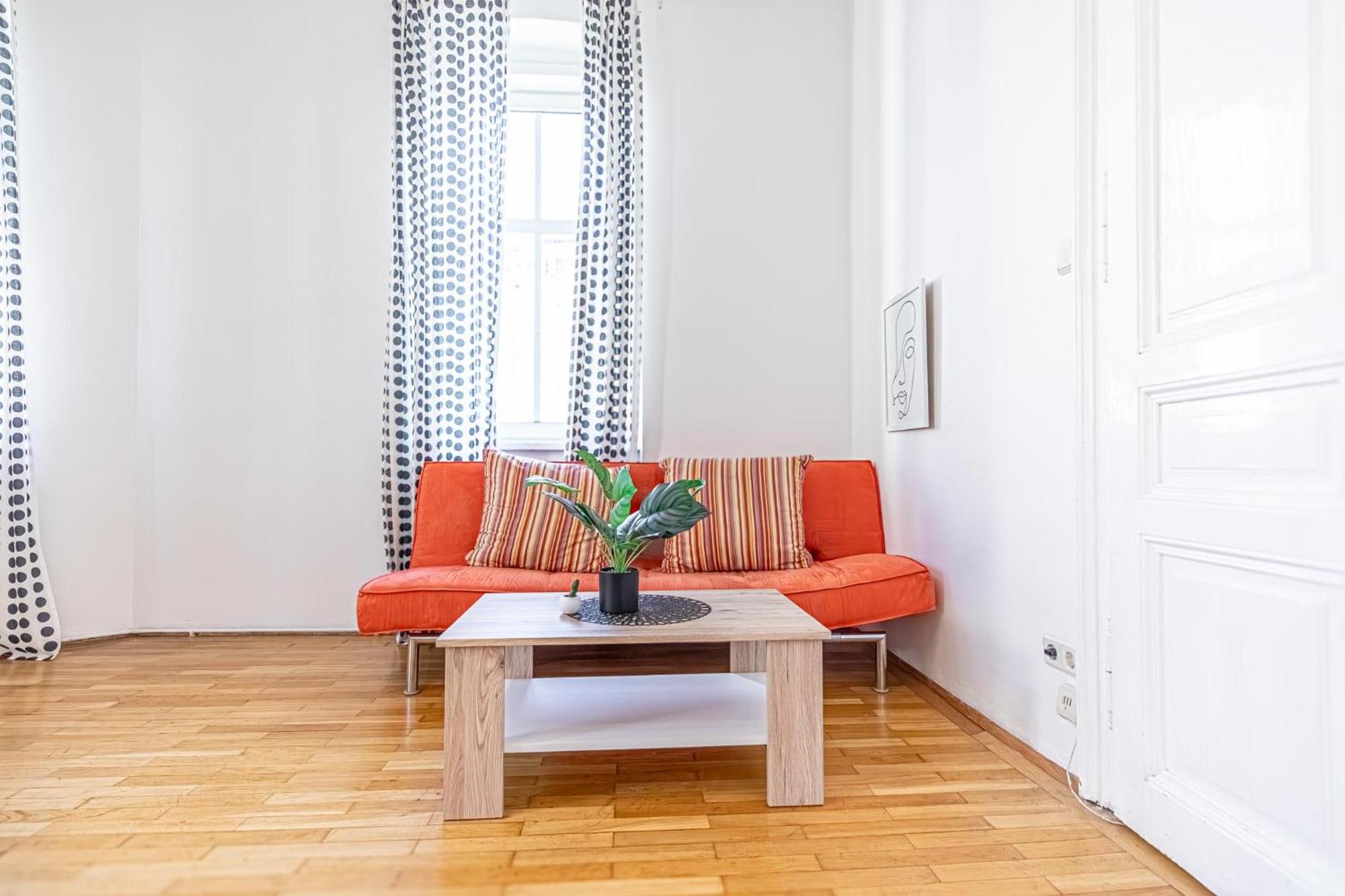 Simple Apartment Near Wiener Stadthalle Buitenkant foto