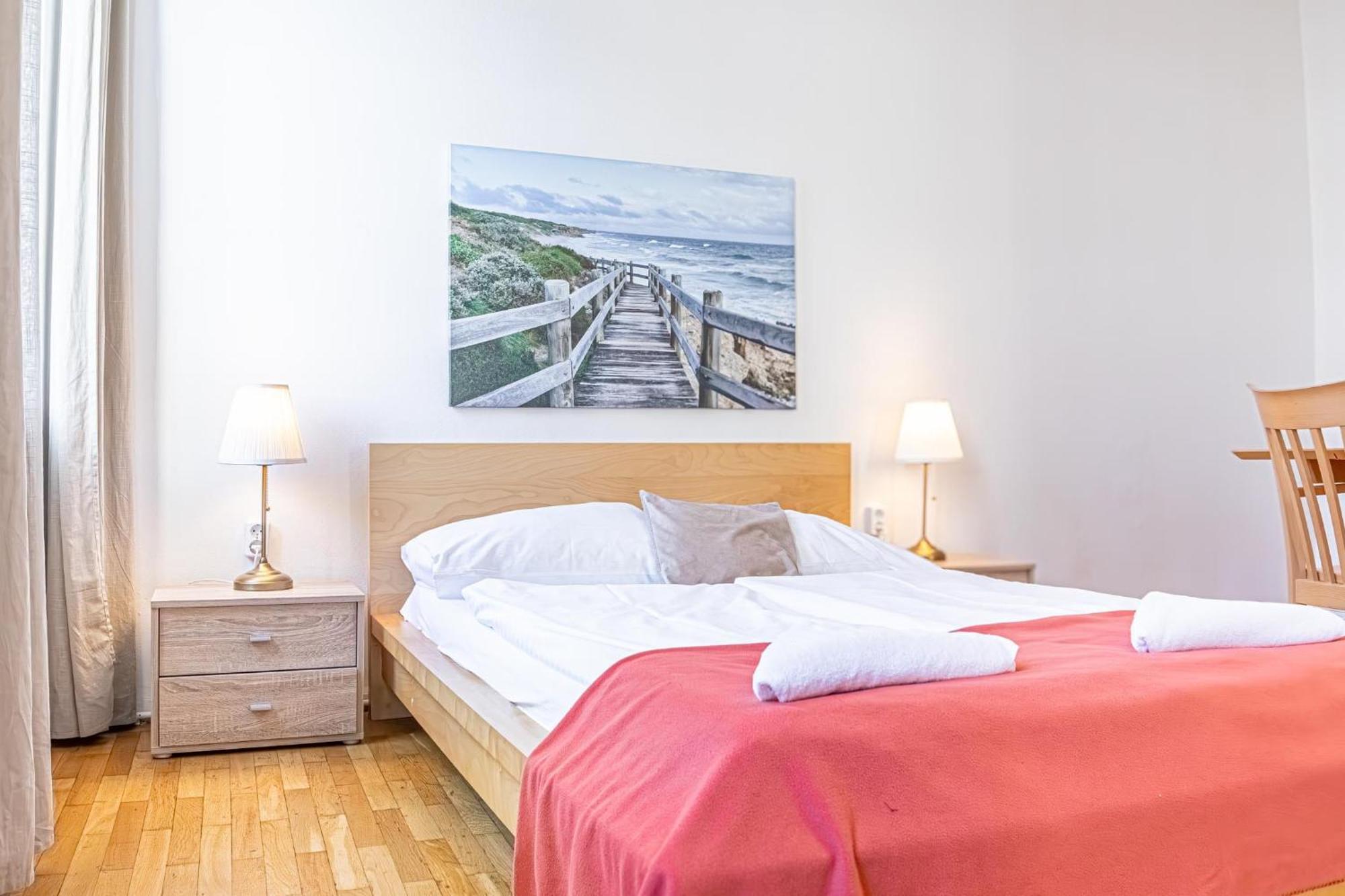 Simple Apartment Near Wiener Stadthalle Buitenkant foto