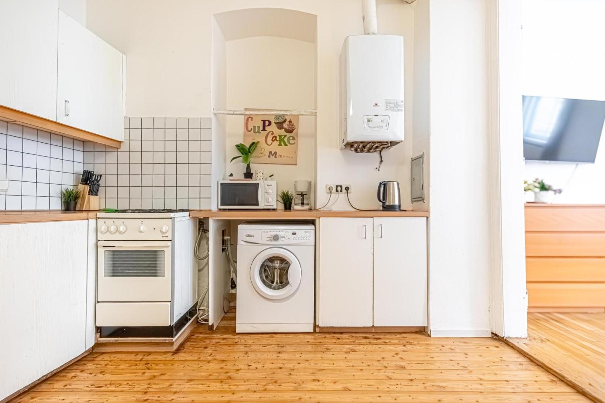 Simple Apartment Near Wiener Stadthalle Buitenkant foto