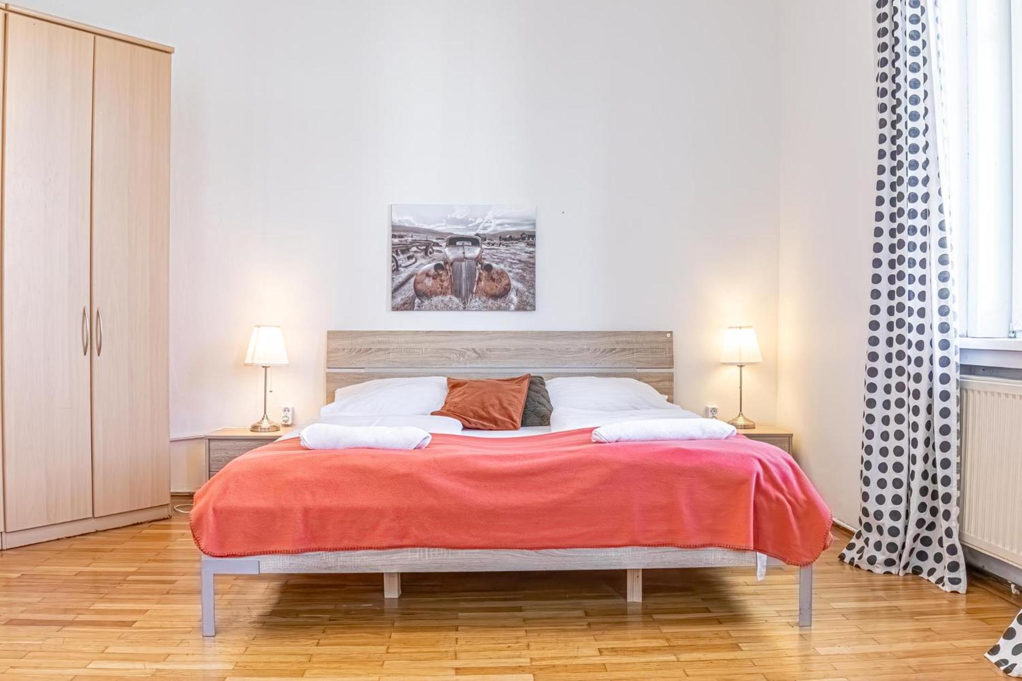 Simple Apartment Near Wiener Stadthalle Buitenkant foto