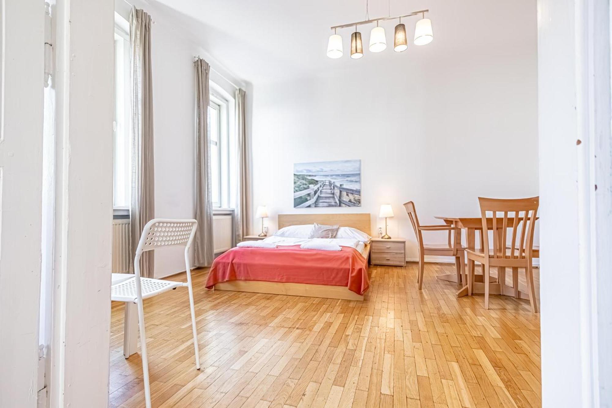 Simple Apartment Near Wiener Stadthalle Buitenkant foto