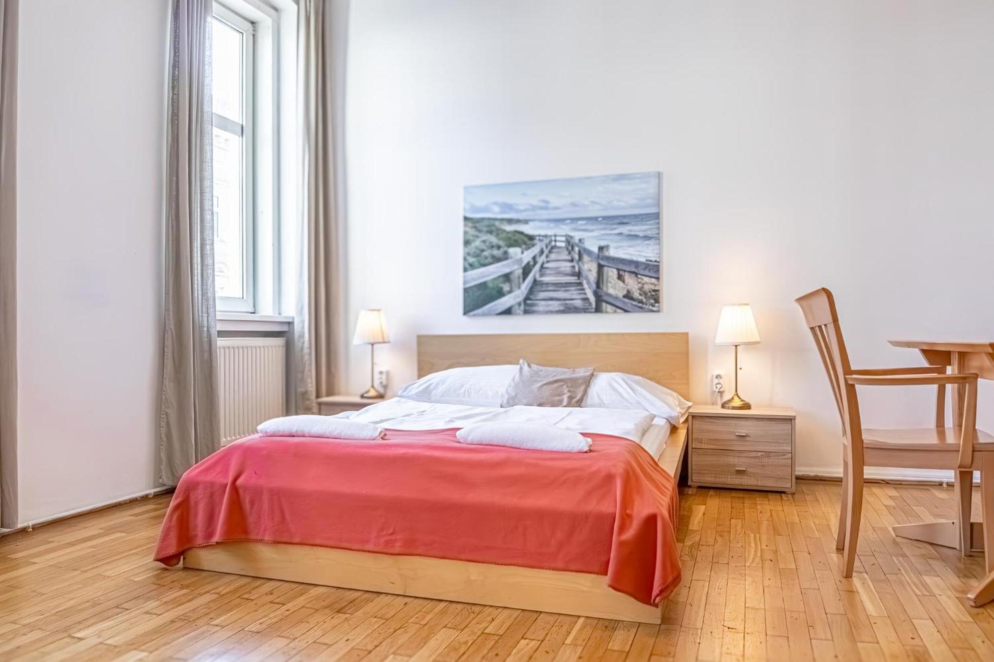 Simple Apartment Near Wiener Stadthalle Buitenkant foto