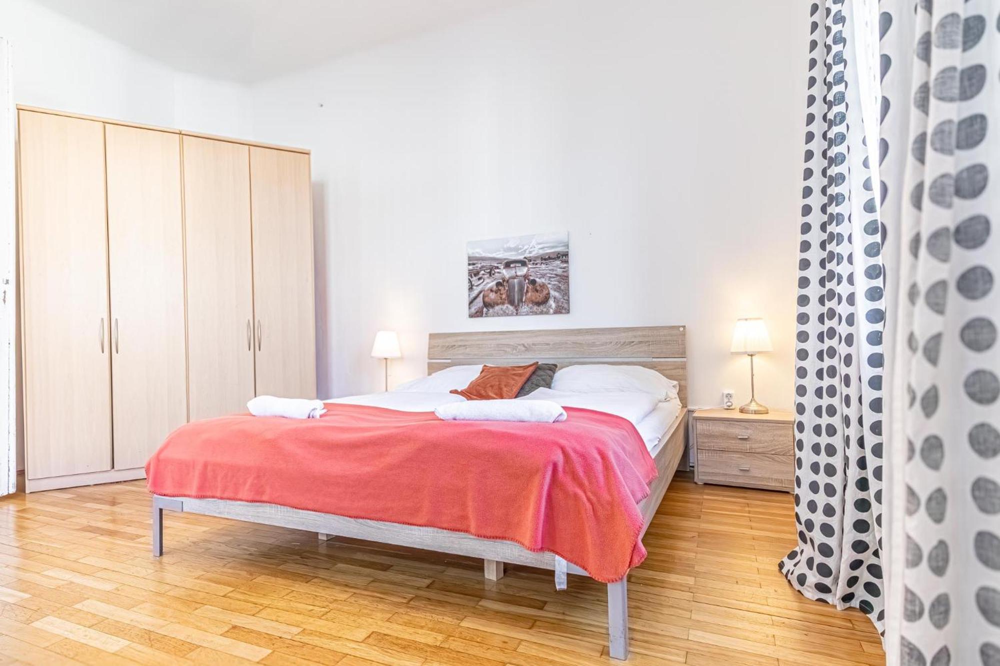 Simple Apartment Near Wiener Stadthalle Buitenkant foto